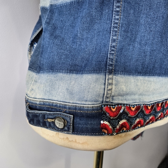DESIGUAL × DISNEY Mickey Mouse Denim Jacket with Embroidered Details. Size 38/ M - Picture 10 of 16